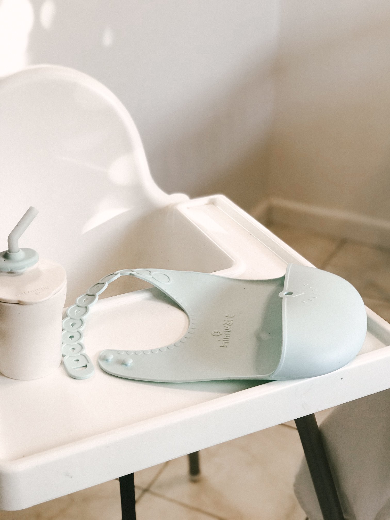 Miniware Roll & Lock bib (Set of 2) - Silicone Bib in Key Lime + Grey