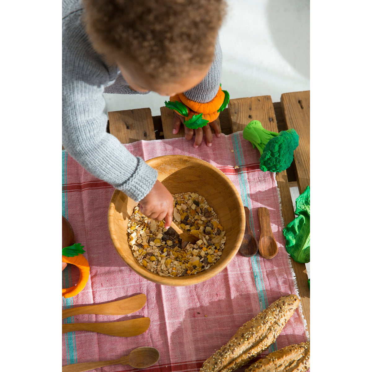 Oli &amp; Carol Brucy the Broccoli Teether