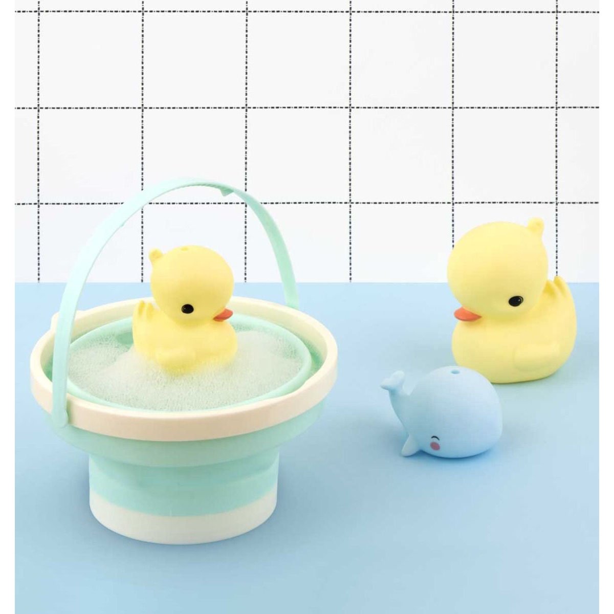 a-little-lovely-company-bath-toy-duck- (4)