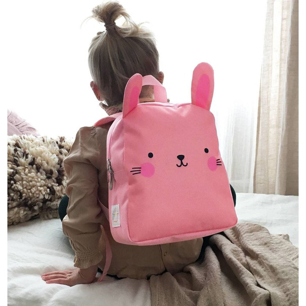 a-little-lovely-company-little-backpack-bunny- (4)