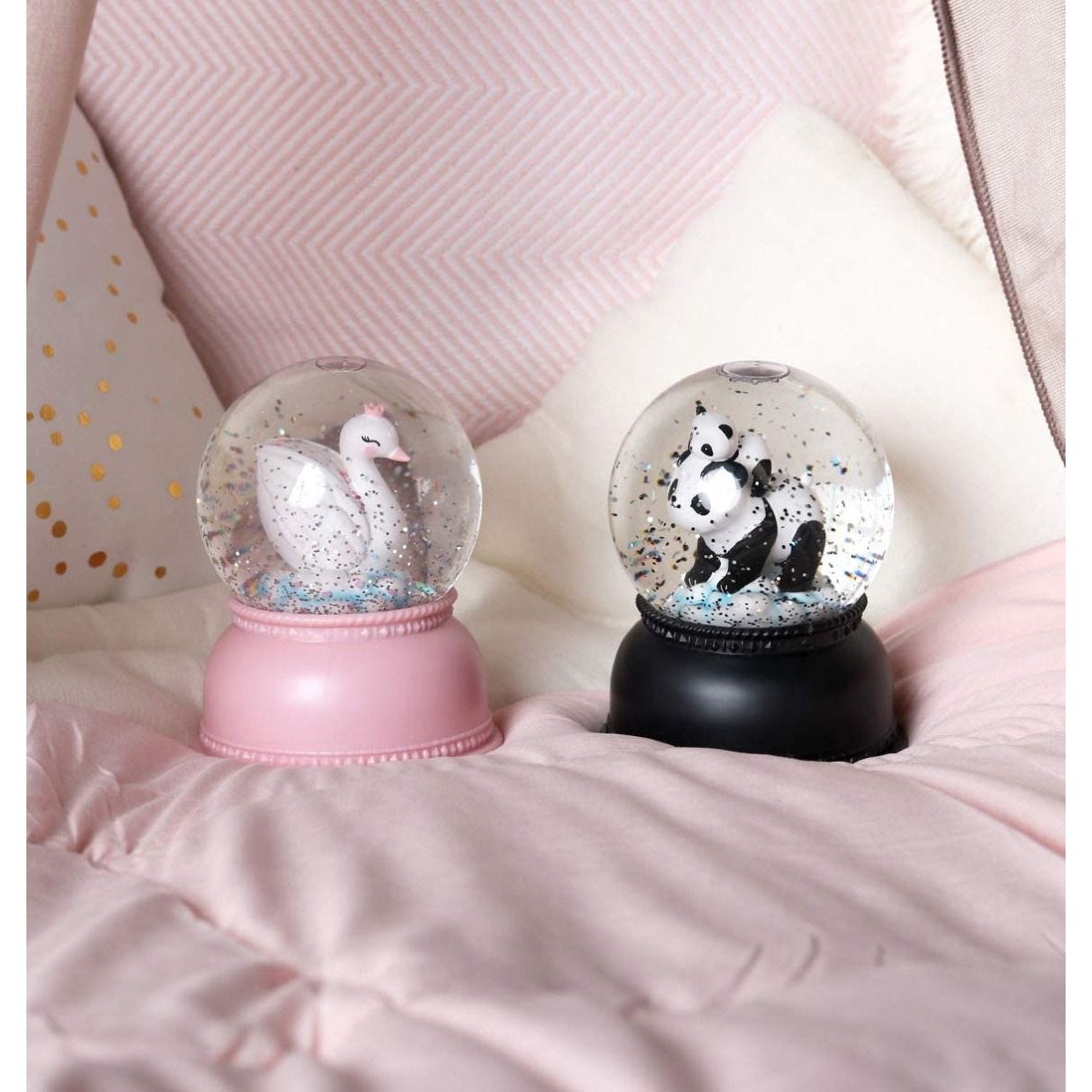 a-little-lovely-company-snowglobe-light-swan- (5)