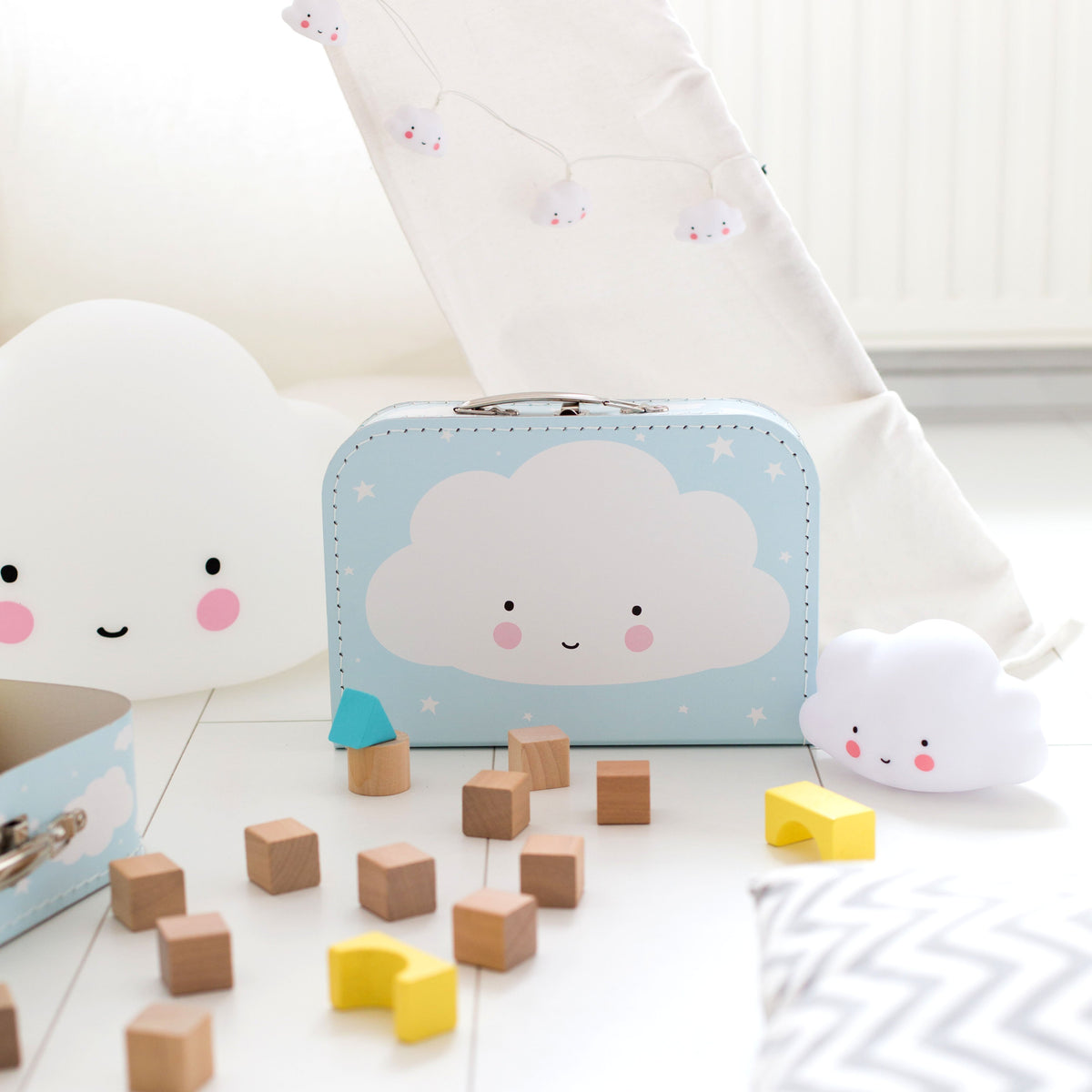 a-little-lovely-company-suitcase-cloud-blue- (3)