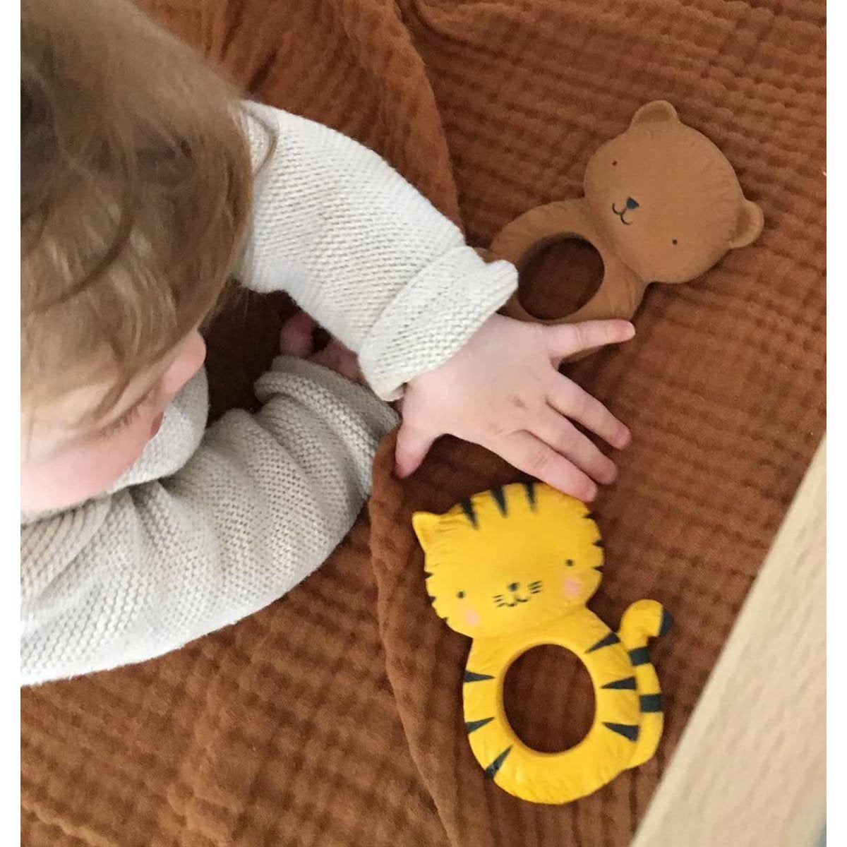 a-little-lovely-company-teether-ring-bear- (8)