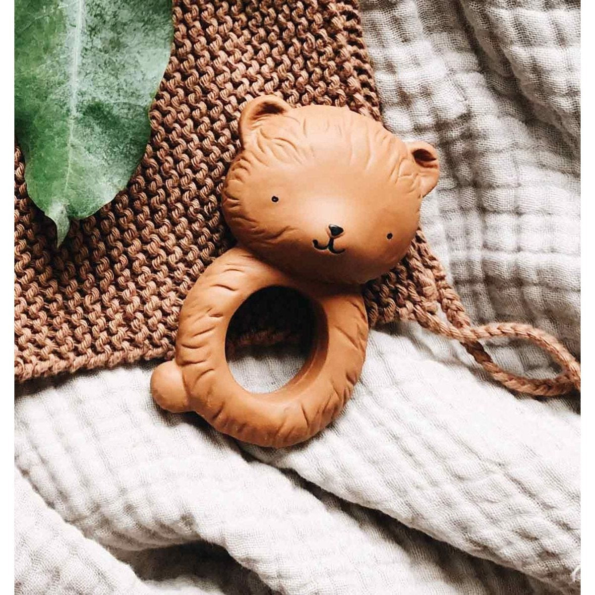 a-little-lovely-company-teether-ring-bear- (9)