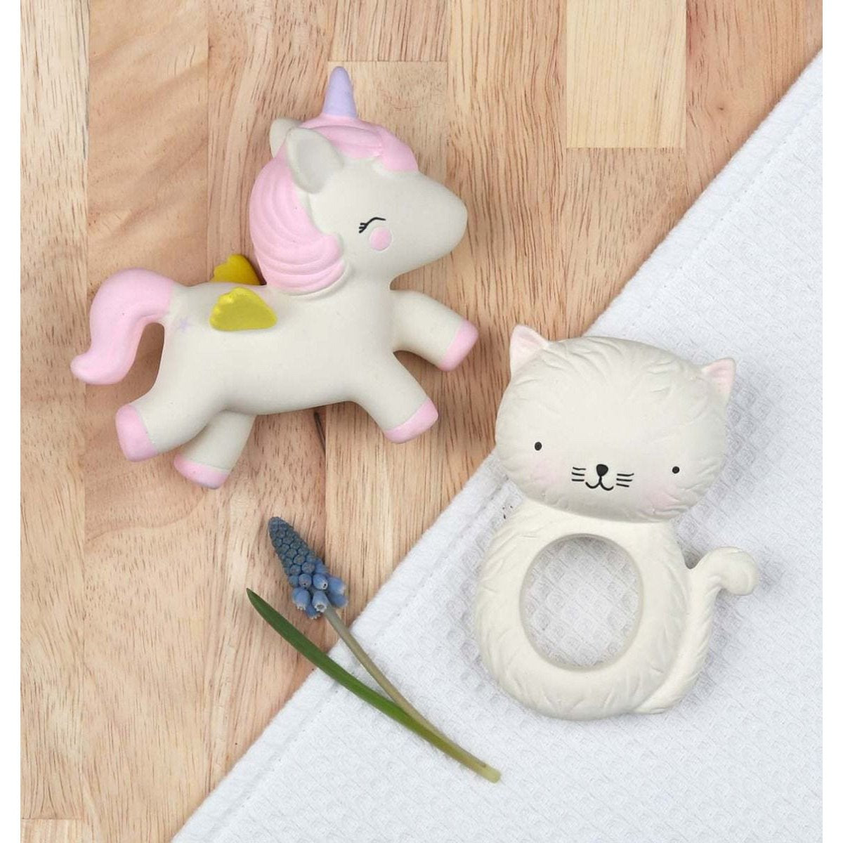 a-little-lovely-company-teething-toy-unicorn- (7)