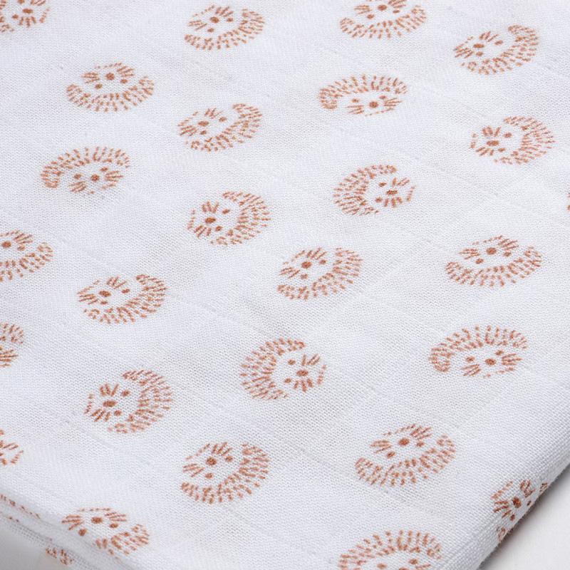beaba-set-of-3-cotton-muslin-wraps-hedgedog-brown (3)