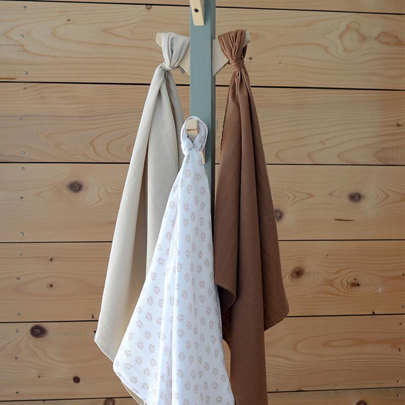 beaba-set-of-3-cotton-muslin-wraps-hedgedog-brown (5)
