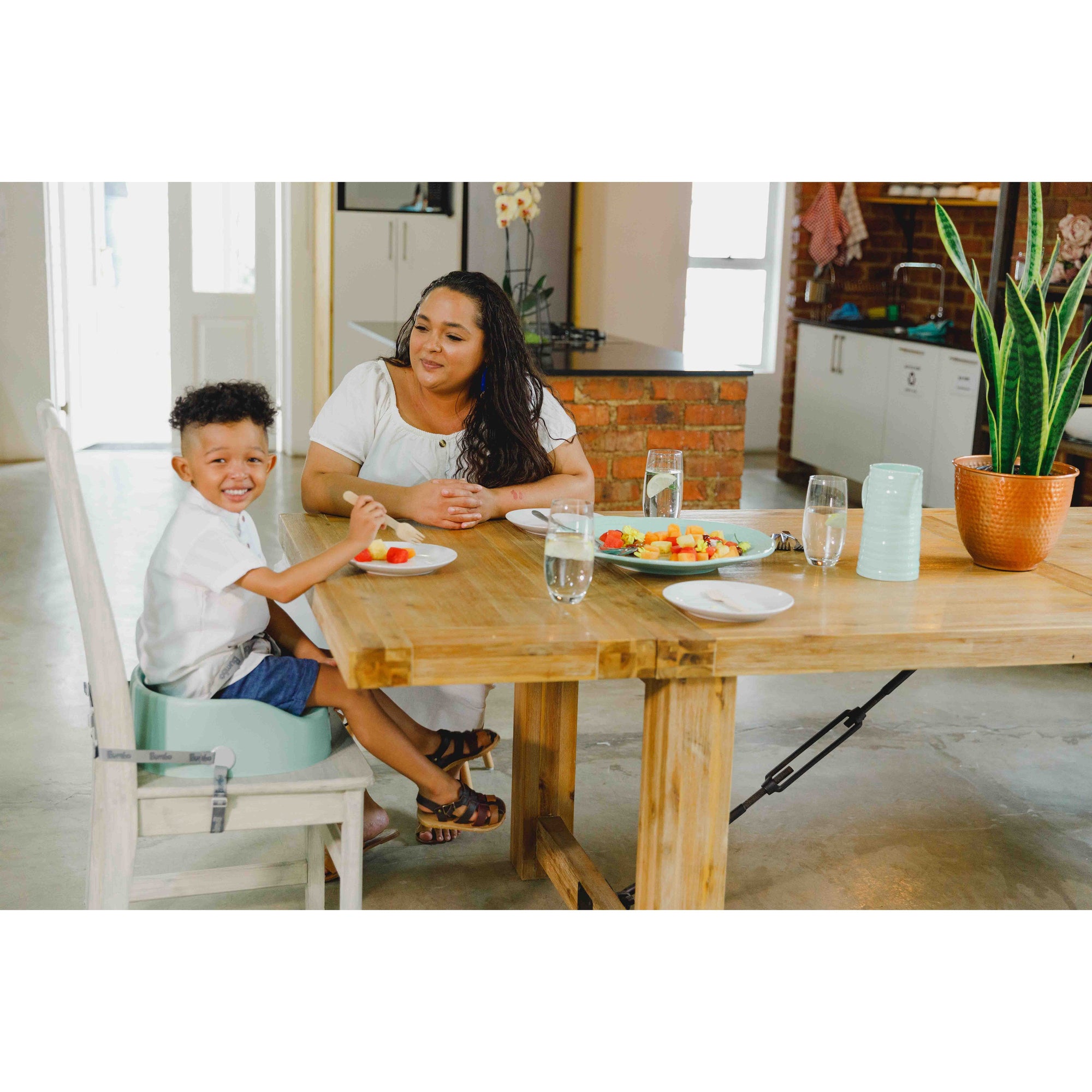 bumbo-booster-seat-hemlock- (2)