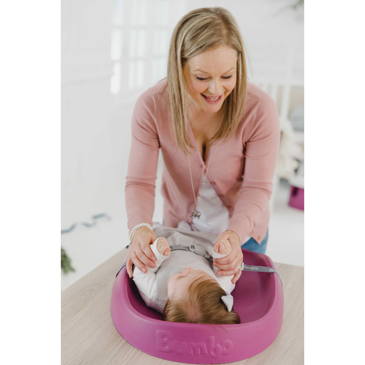 bumbo-changing-pad-grape- (8)