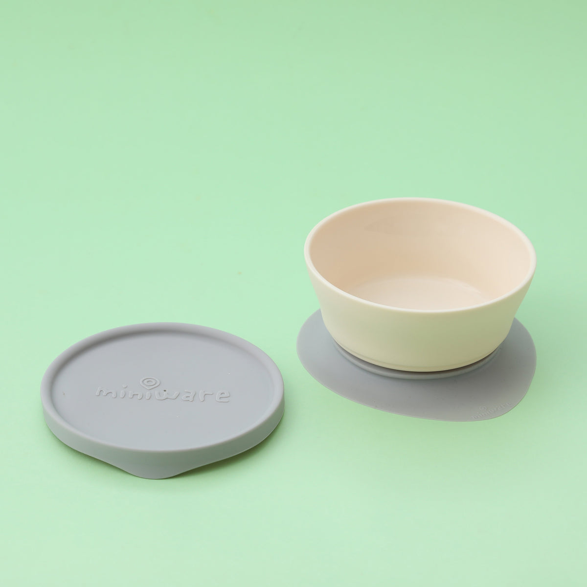 miniware-first-bite-set-pla-cereal-suction-bowl-vanilla-+-silicone-spoon-and-cover-in-cotton-grey- (10)
