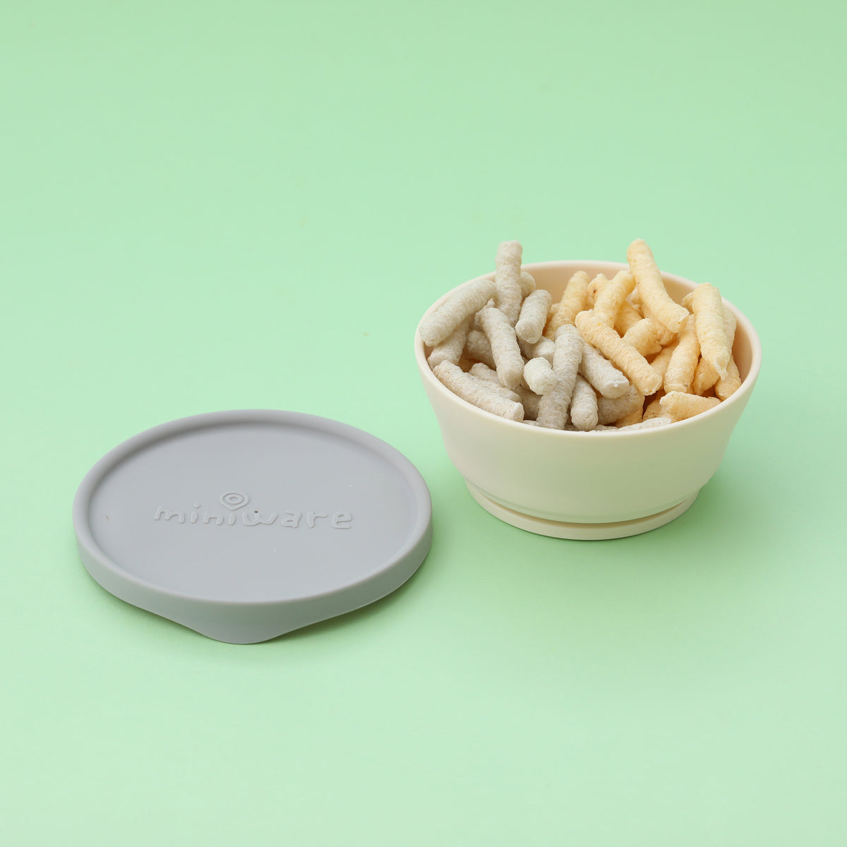 miniware-first-bite-set-pla-cereal-suction-bowl-vanilla-+-silicone-spoon-and-cover-in-cotton-grey- (13)