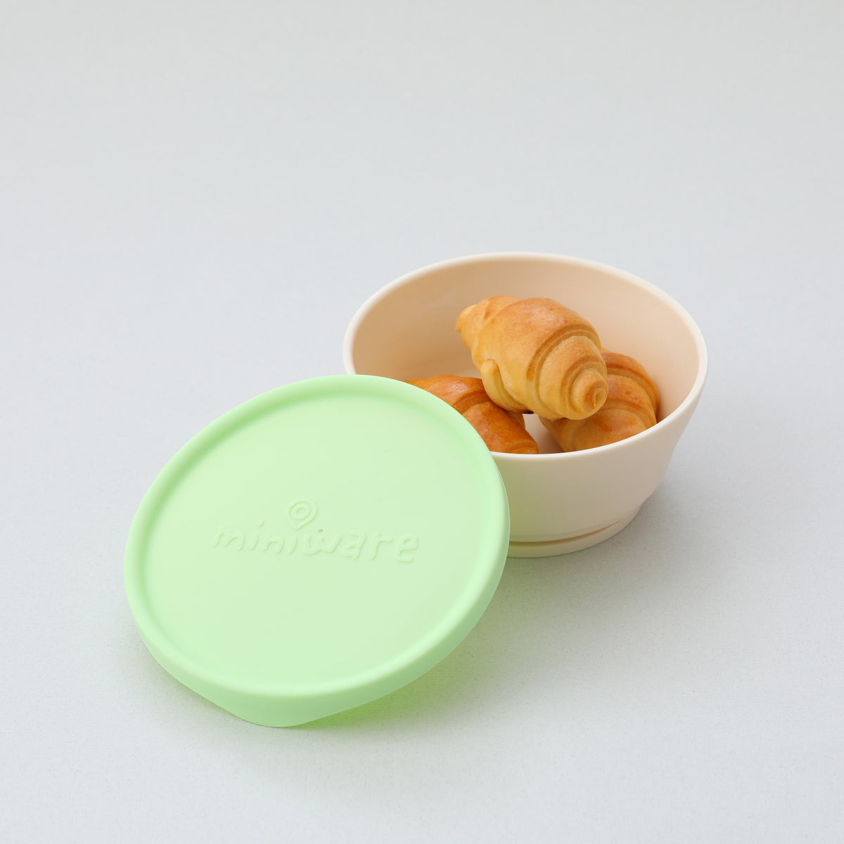miniware-first-bite-set-pla-cereal-suction-bowl-vanilla-+-silicone-spoon-and-cover-in-cotton-keylime- (16)