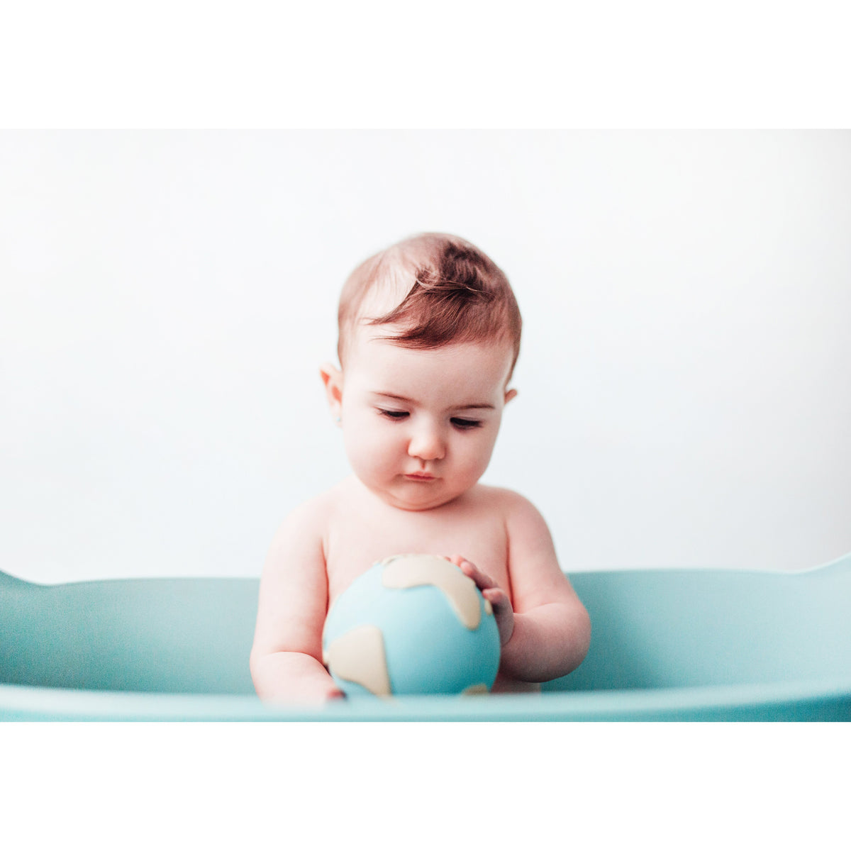oli-&amp;-carol-earthy-the-world-ball-teether- (18)