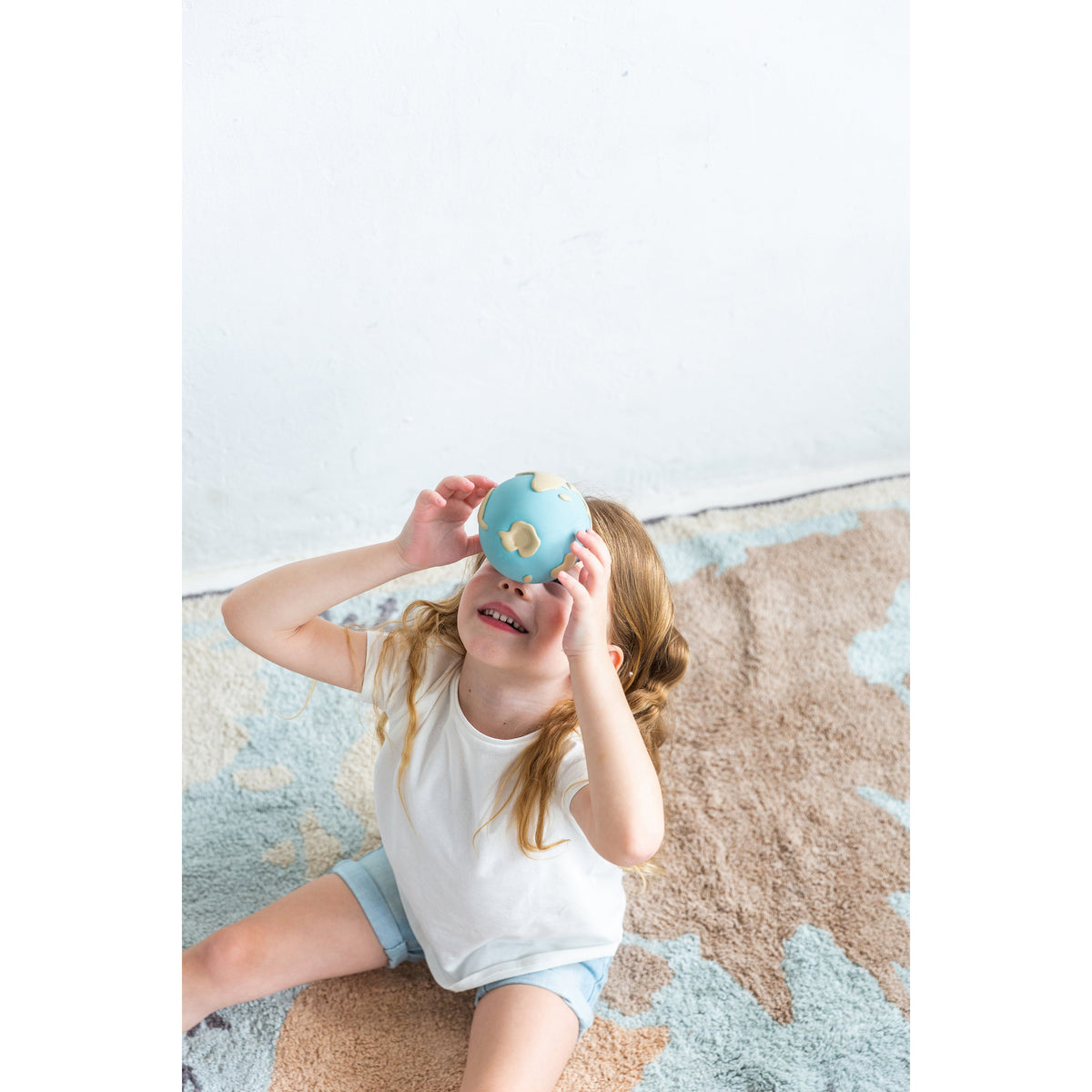 oli-&amp;-carol-earthy-the-world-ball-teether- (34)