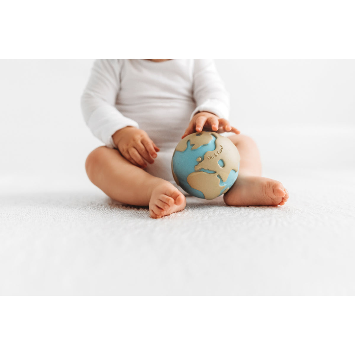 oli-&amp;-carol-earthy-the-world-ball-teether- (10)
