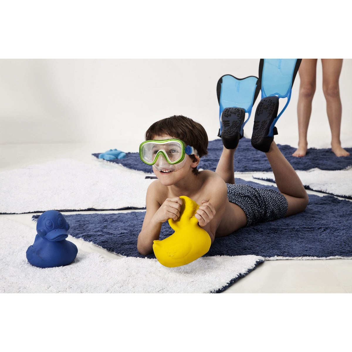 oli-&amp;-carol-extra-large-monochrome-ducks-teether- (27)