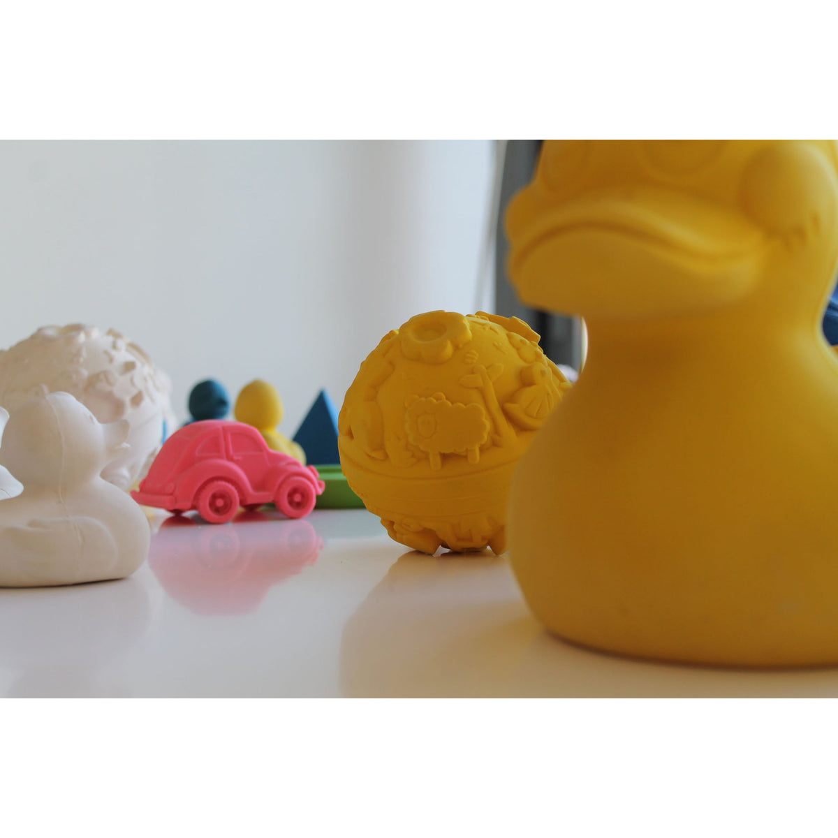 oli-&amp;-carol-extra-large-monochrome-ducks-teether- (29)