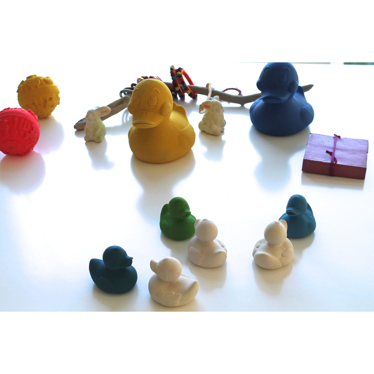 oli-&amp;-carol-extra-large-monochrome-ducks-teether- (37)