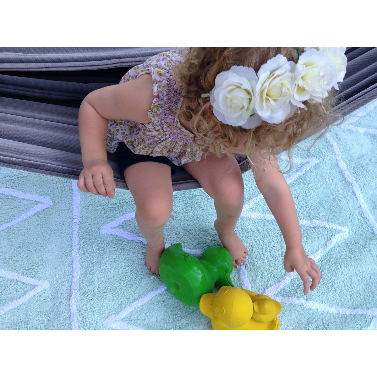 oli-&amp;-carol-extra-large-monochrome-ducks-teether- (48)