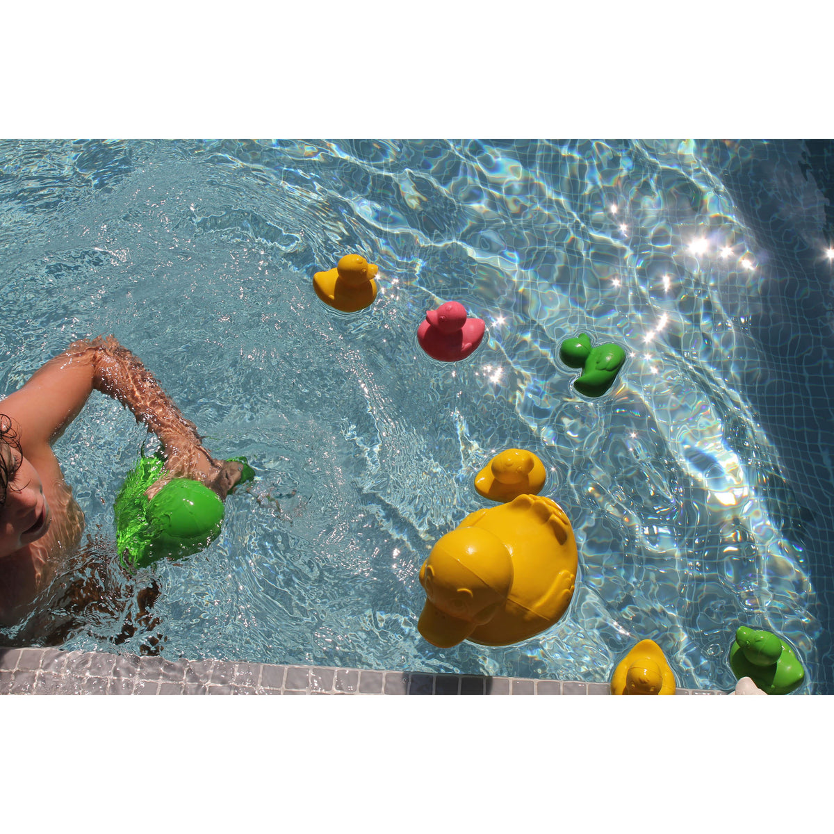 oli-&amp;-carol-extra-large-monochrome-ducks-teether- (50)