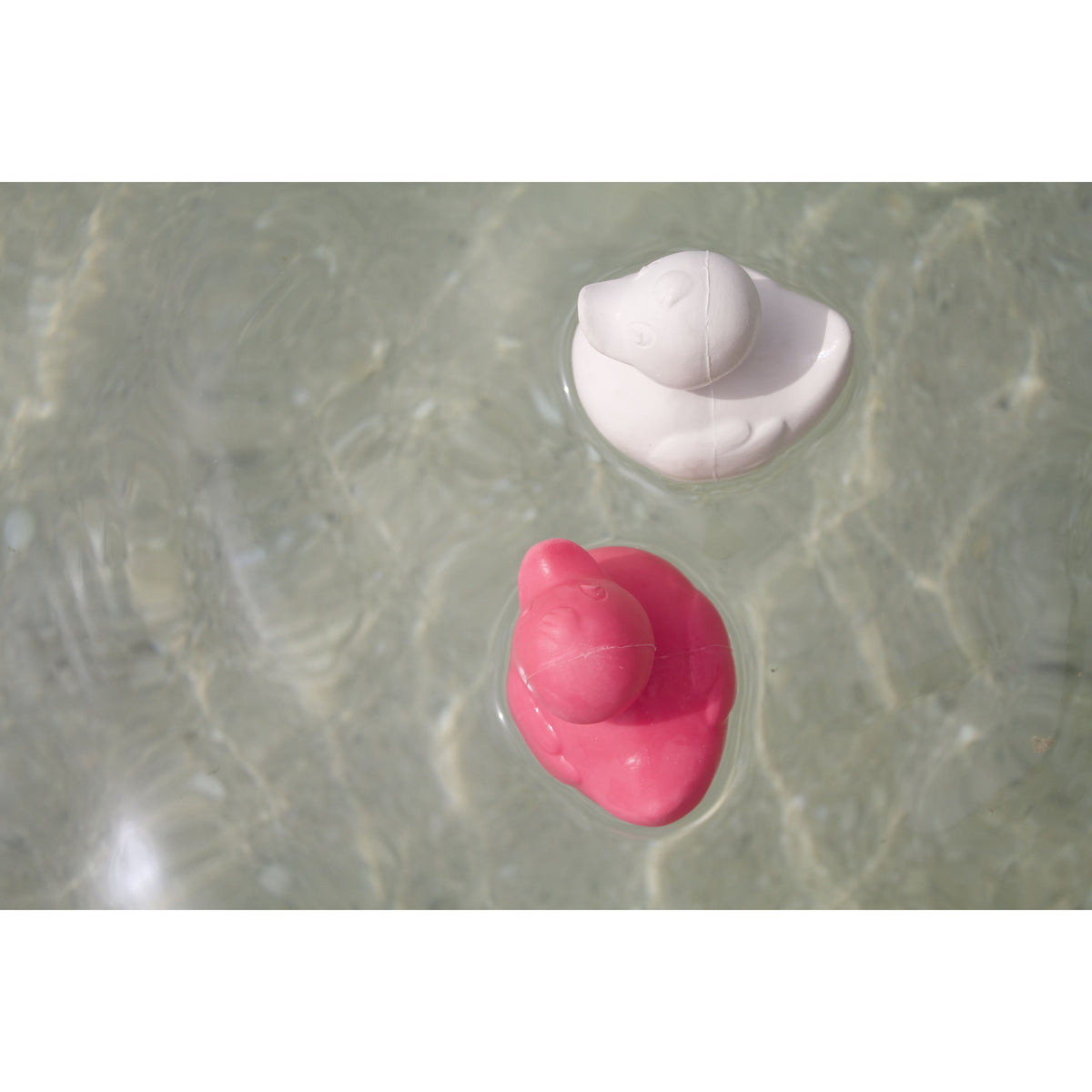 oli-&amp;-carol-extra-large-monochrome-ducks-teether- (22)