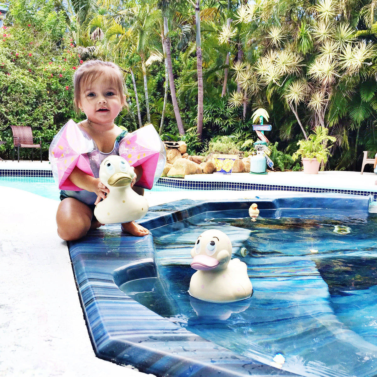 oli-&amp;-carol-extra-large-spotty-ducks-teether- (25)
