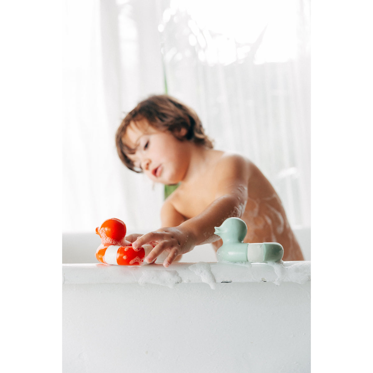 oli-&amp;-carol-floatie-duck-red- (28)