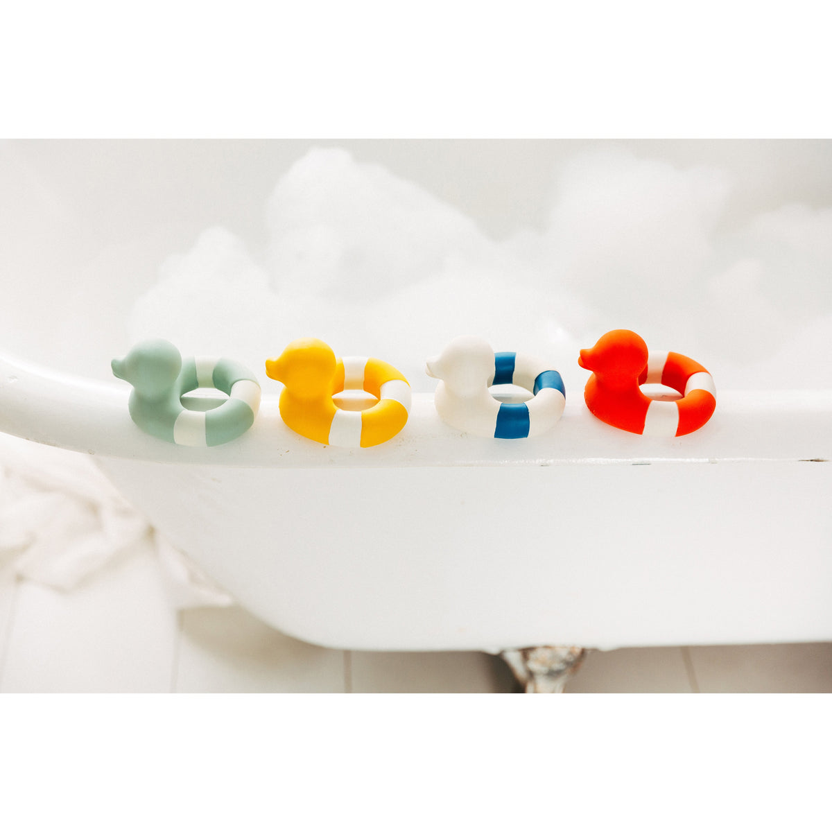 oli-&amp;-carol-floatie-duck-red- (34)