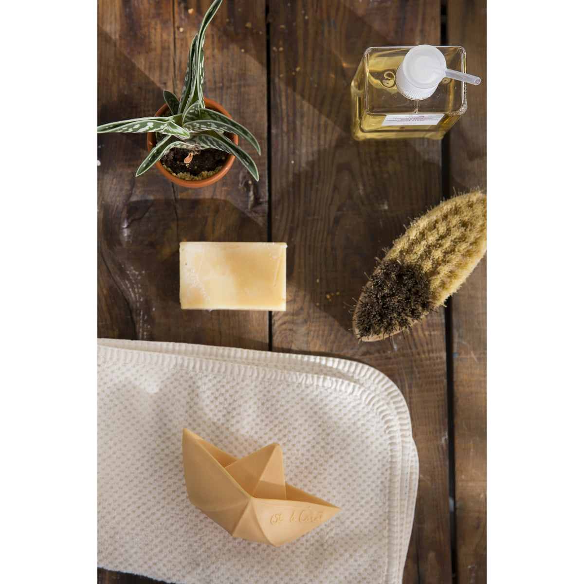 oli-&amp;-carol-origami-boat-nude- (20)