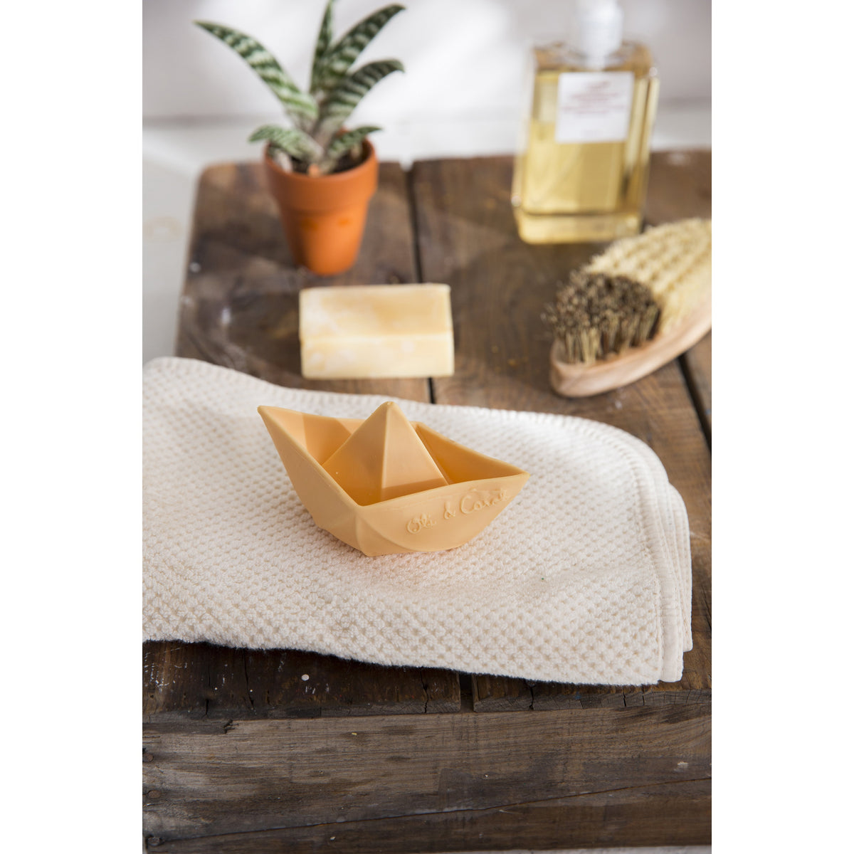 oli-&amp;-carol-origami-boat-nude- (21)