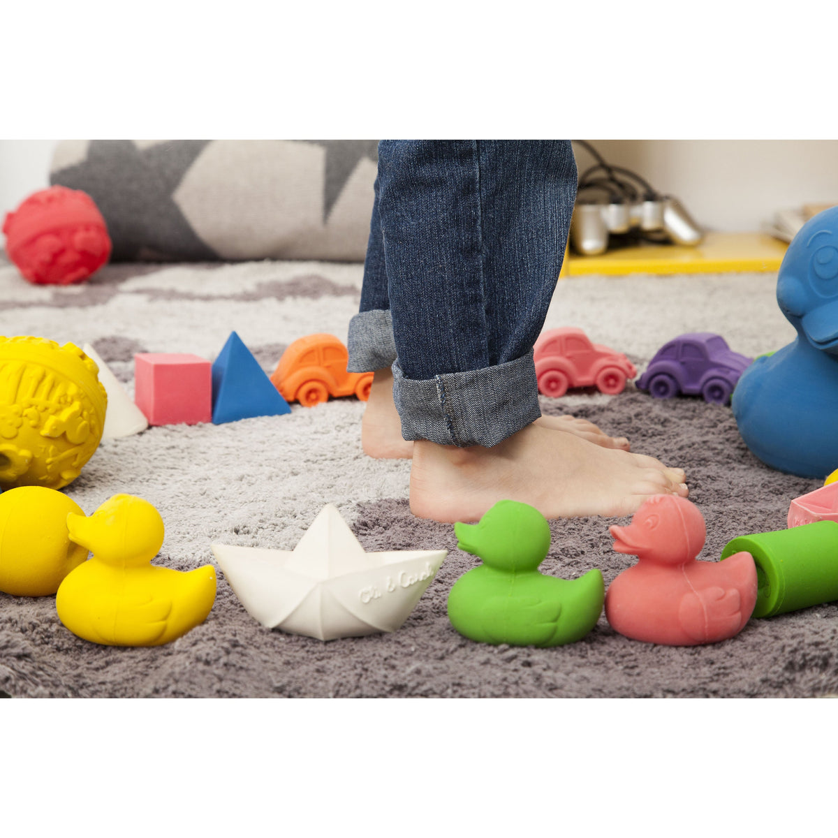 oli-&amp;-carol-small-monochrome-ducks-teether- (129)