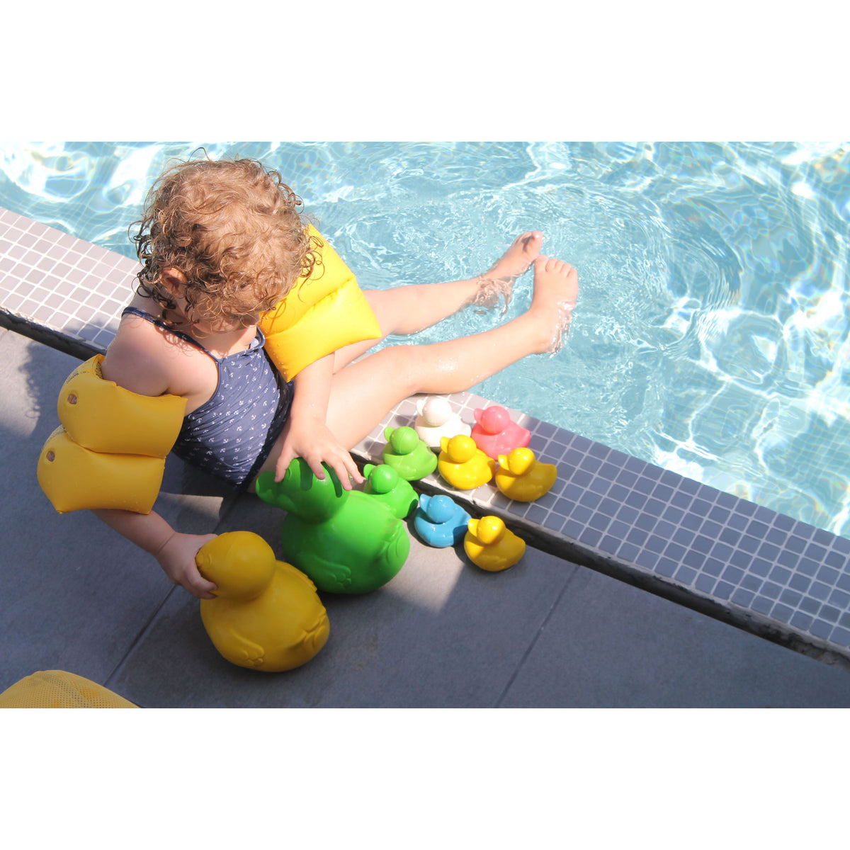 oli-&amp;-carol-small-monochrome-ducks-teether- (145)