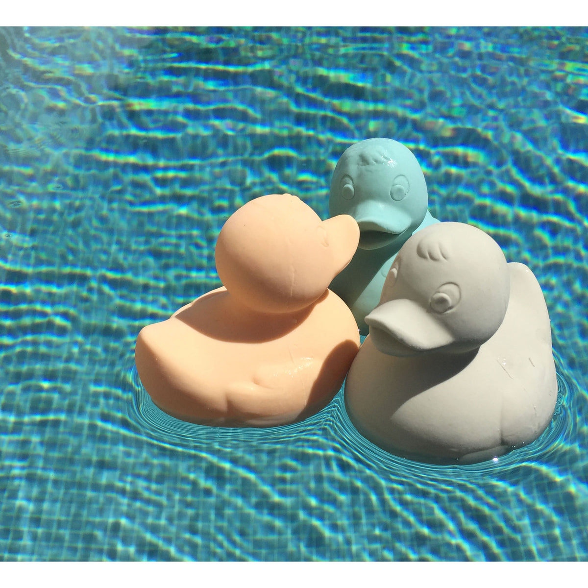 oli-&amp;-carol-small-monochrome-ducks-teether- (60)