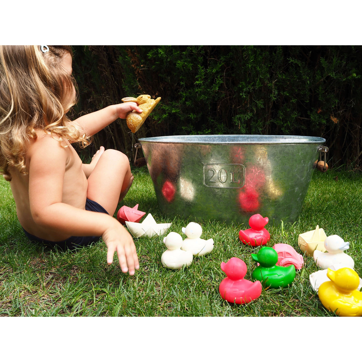 oli-&amp;-carol-small-monochrome-ducks-teether- (67)