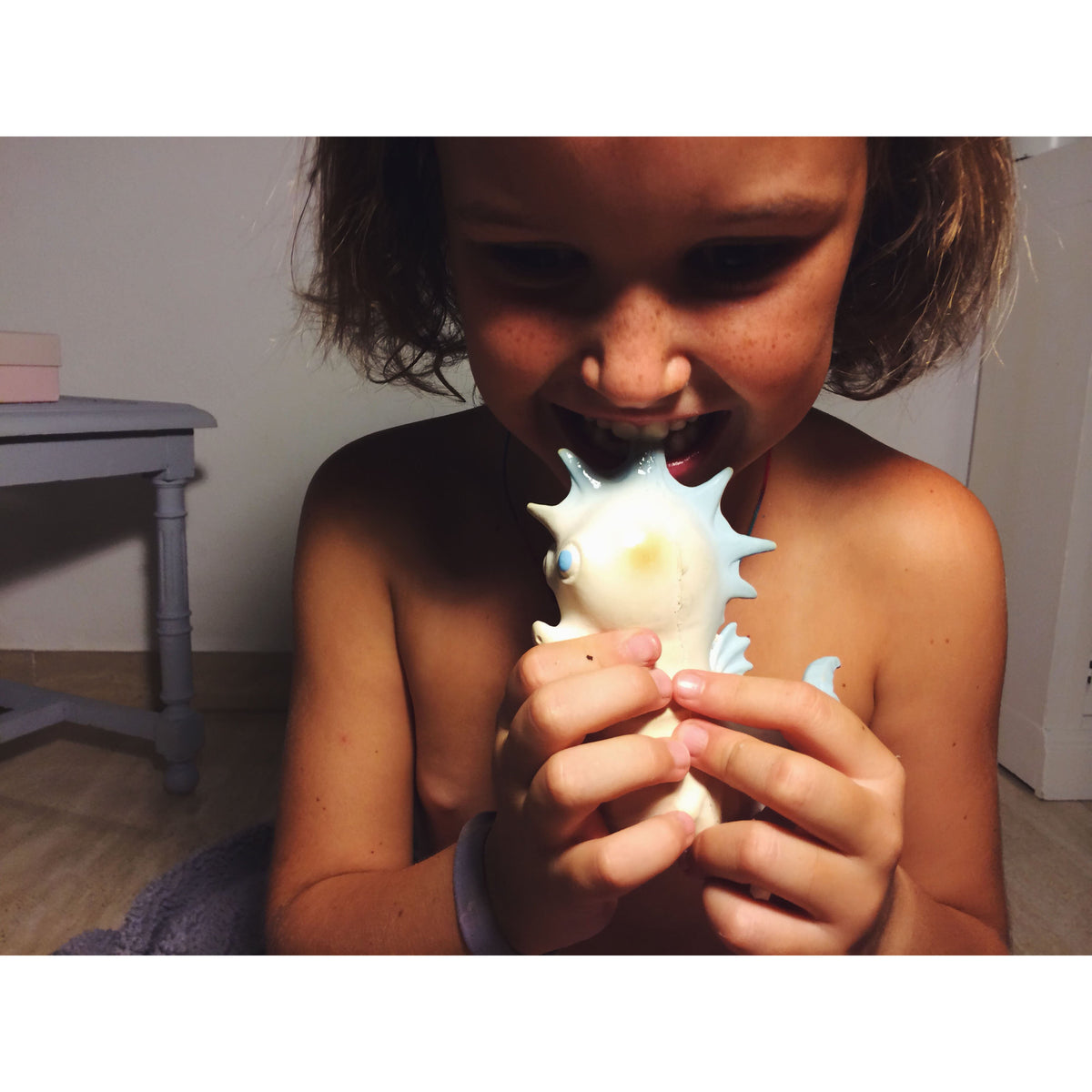 oli-&amp;-carol-vintage-bubbles-the-sea-horse-teether- (20)