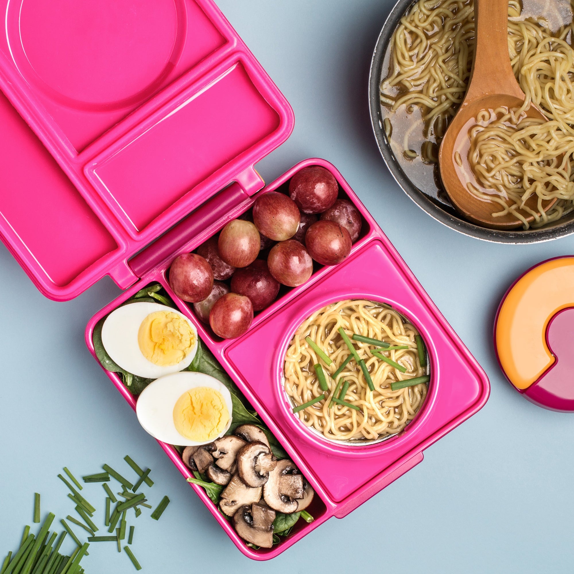 https://www.mightyrabbit.com/cdn/shop/products/omiebox-insulated-hot-_-cold-bento-box-pink-berry-_10_2000x.jpg?v=1623741200