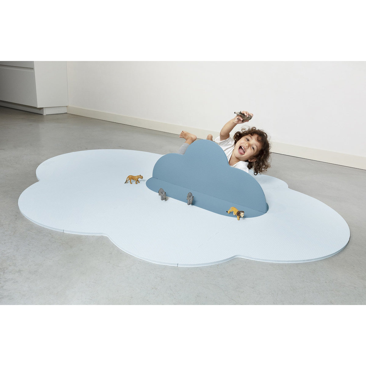 quut-playmat-head-in-the-clouds-l-175-x-145cm-dusty-blue- (7)