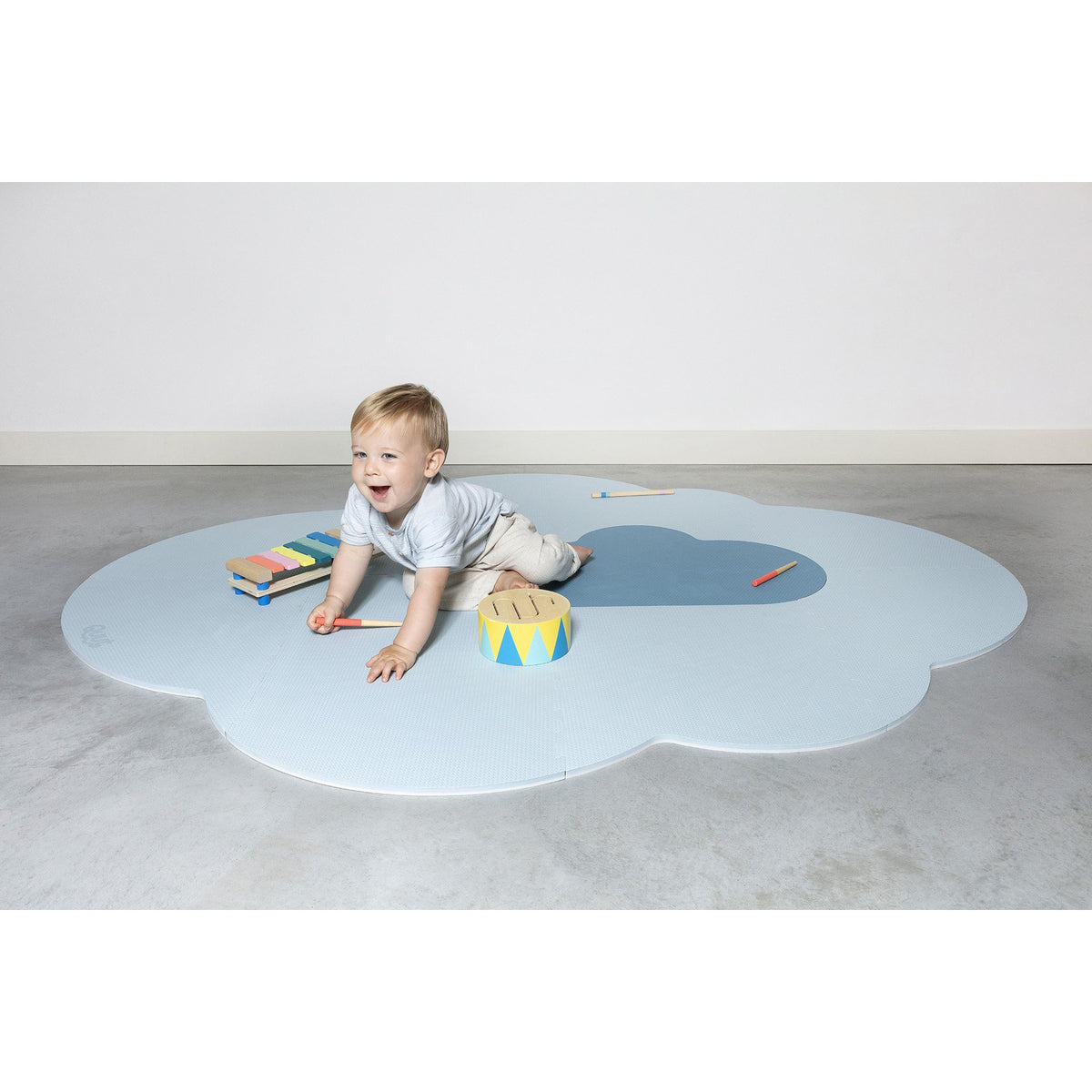 quut-playmat-head-in-the-clouds-l-175-x-145cm-dusty-blue- (11)