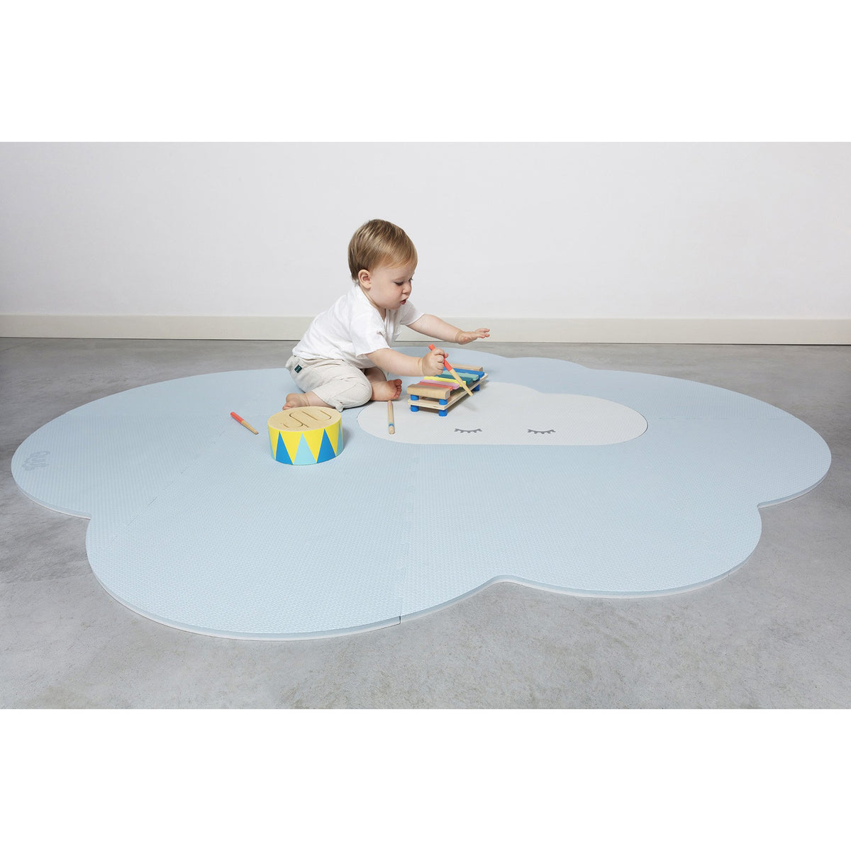 quut-playmat-head-in-the-clouds-l-175-x-145cm-dusty-blue- (13)