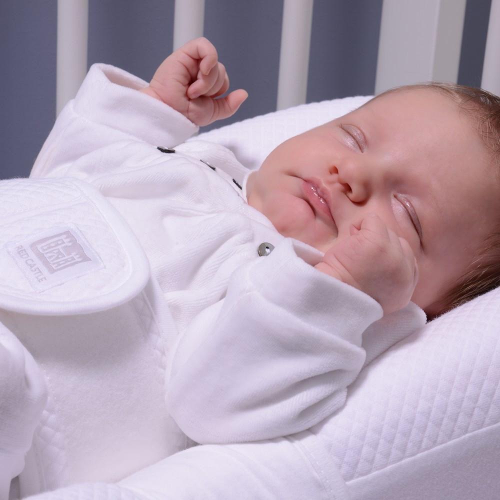 Red Castle Cocoonababy® Nest with Fitted Sheet - White