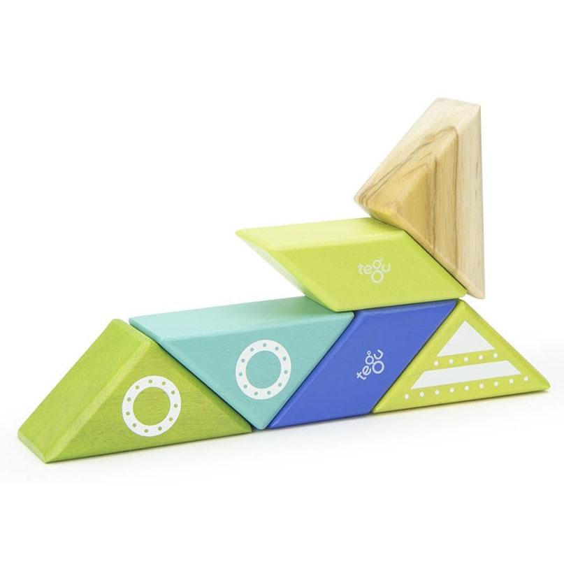 tegu-travel-pal-spaceship-magnetic-wooden-blocks- (2)