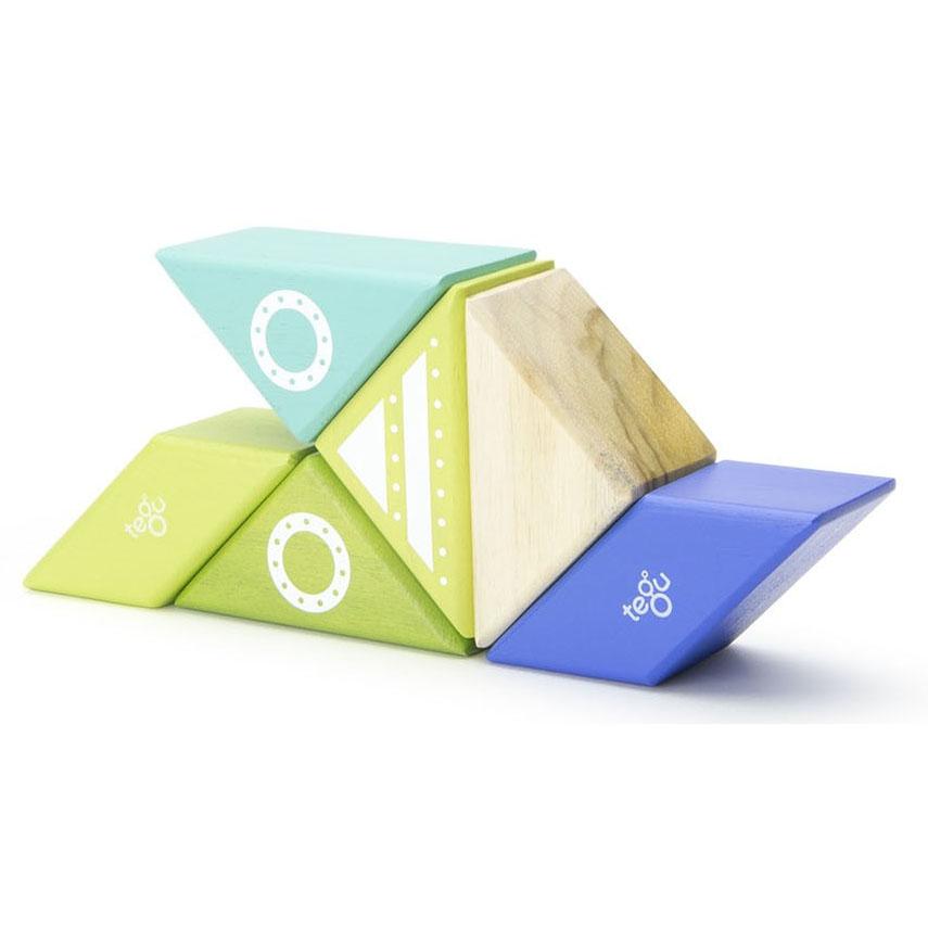 tegu-travel-pal-spaceship-magnetic-wooden-blocks- (4)