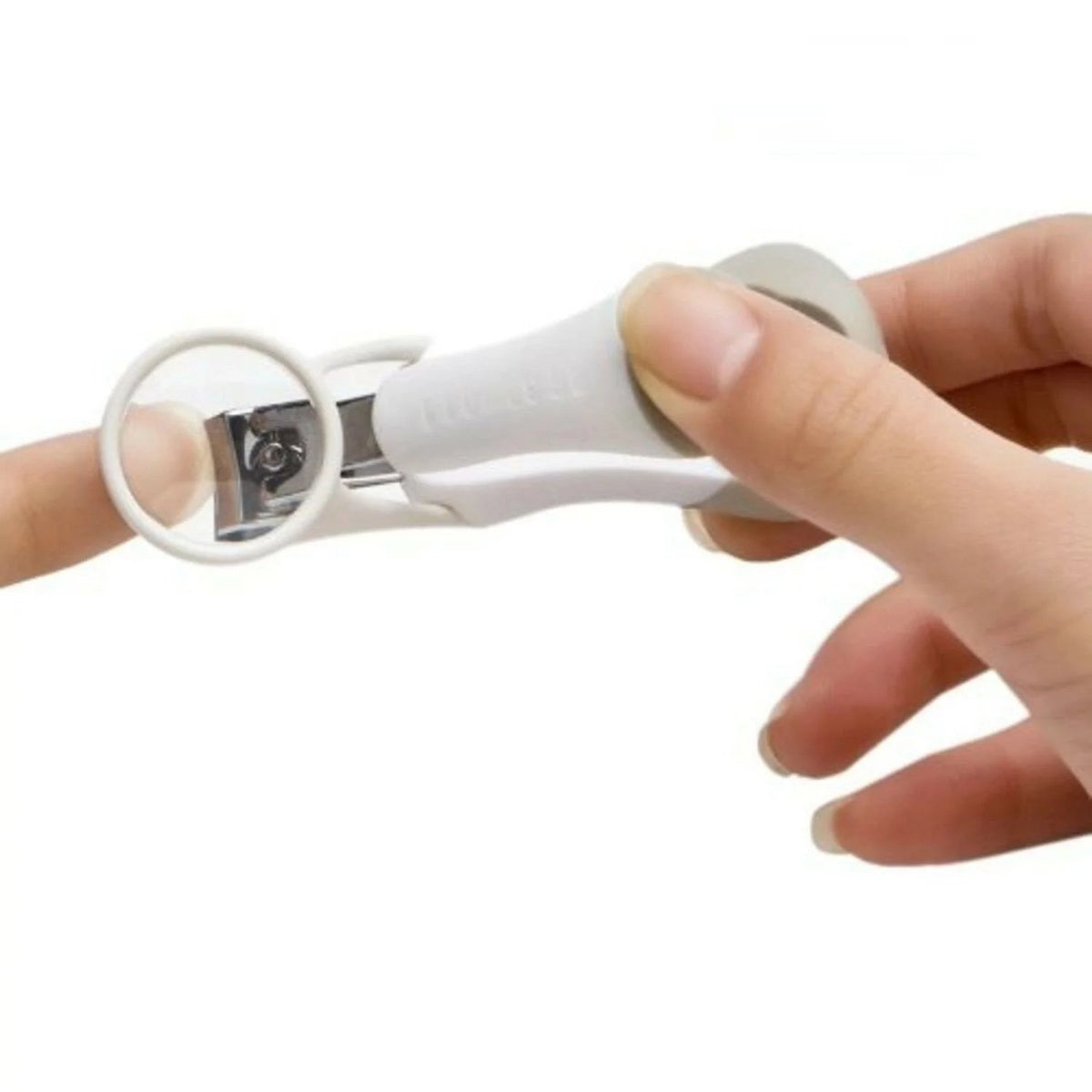 the-first-years-nail-clipper-with-magnifier- (3)